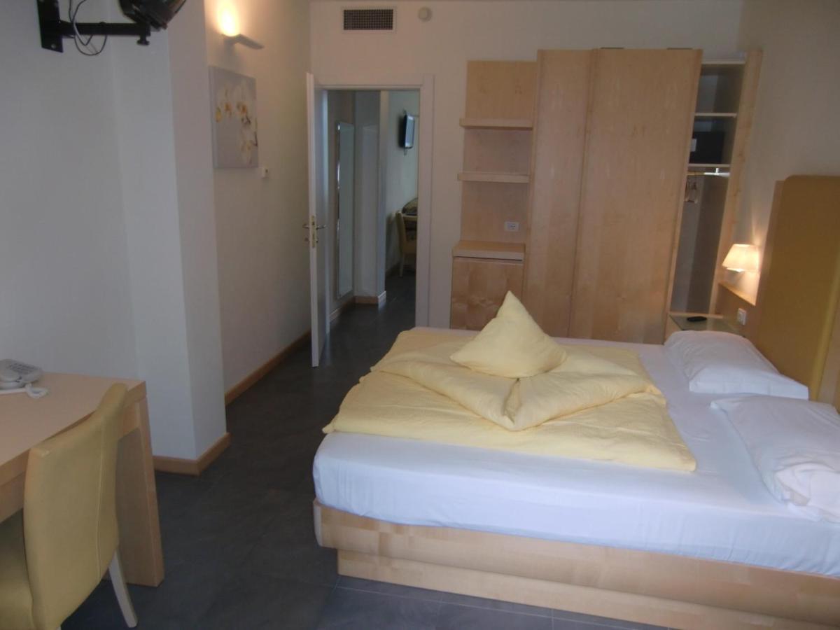 Beach Hotel Du Lac Malcesine Rum bild