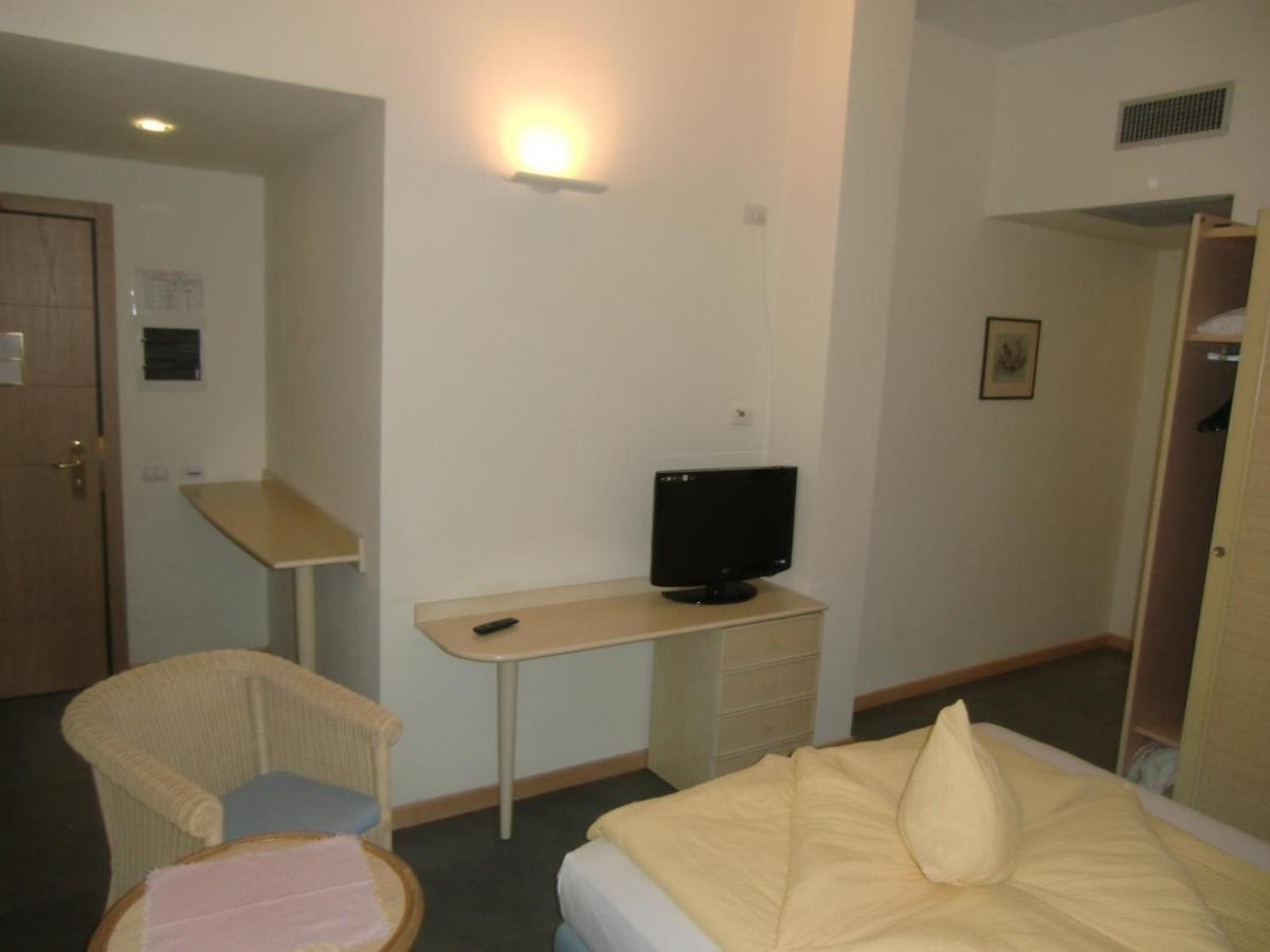 Beach Hotel Du Lac Malcesine Rum bild