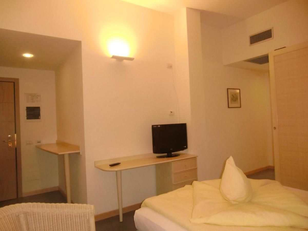 Beach Hotel Du Lac Malcesine Rum bild